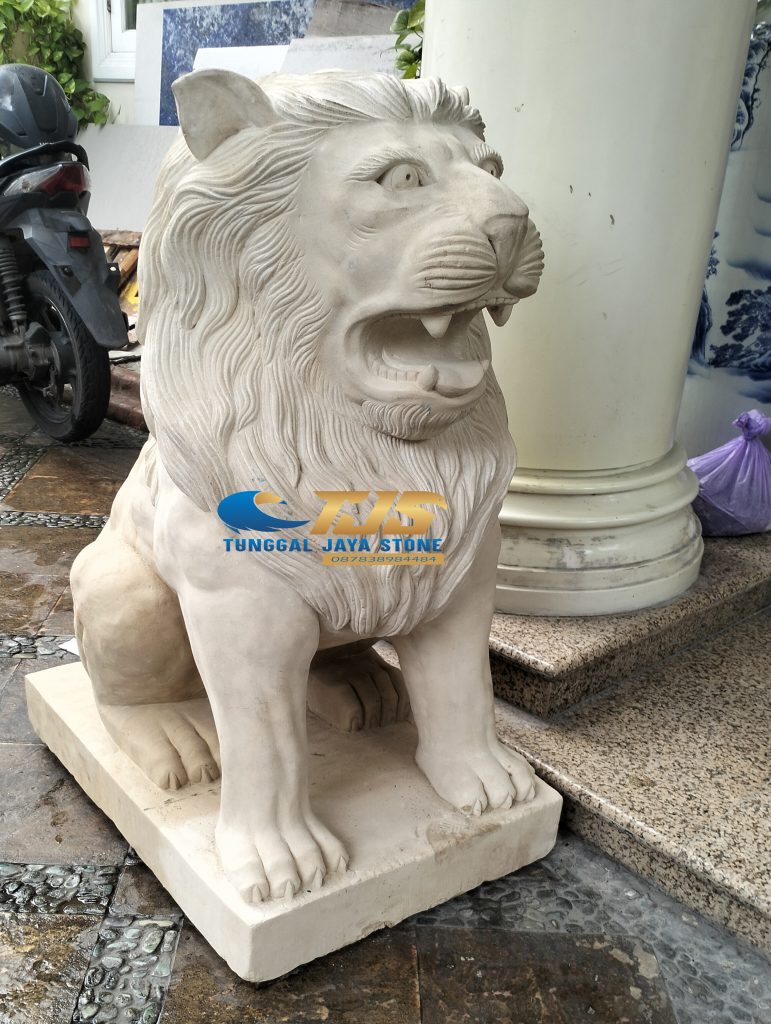 patung singa ukiran batu
