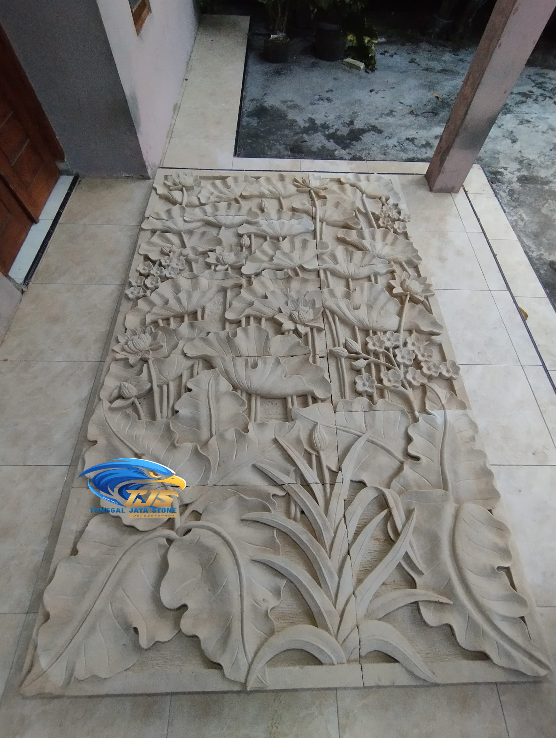 ukiran batu hiasan teras motif bunga teratai, produk ukir batu tunggal jaya stone