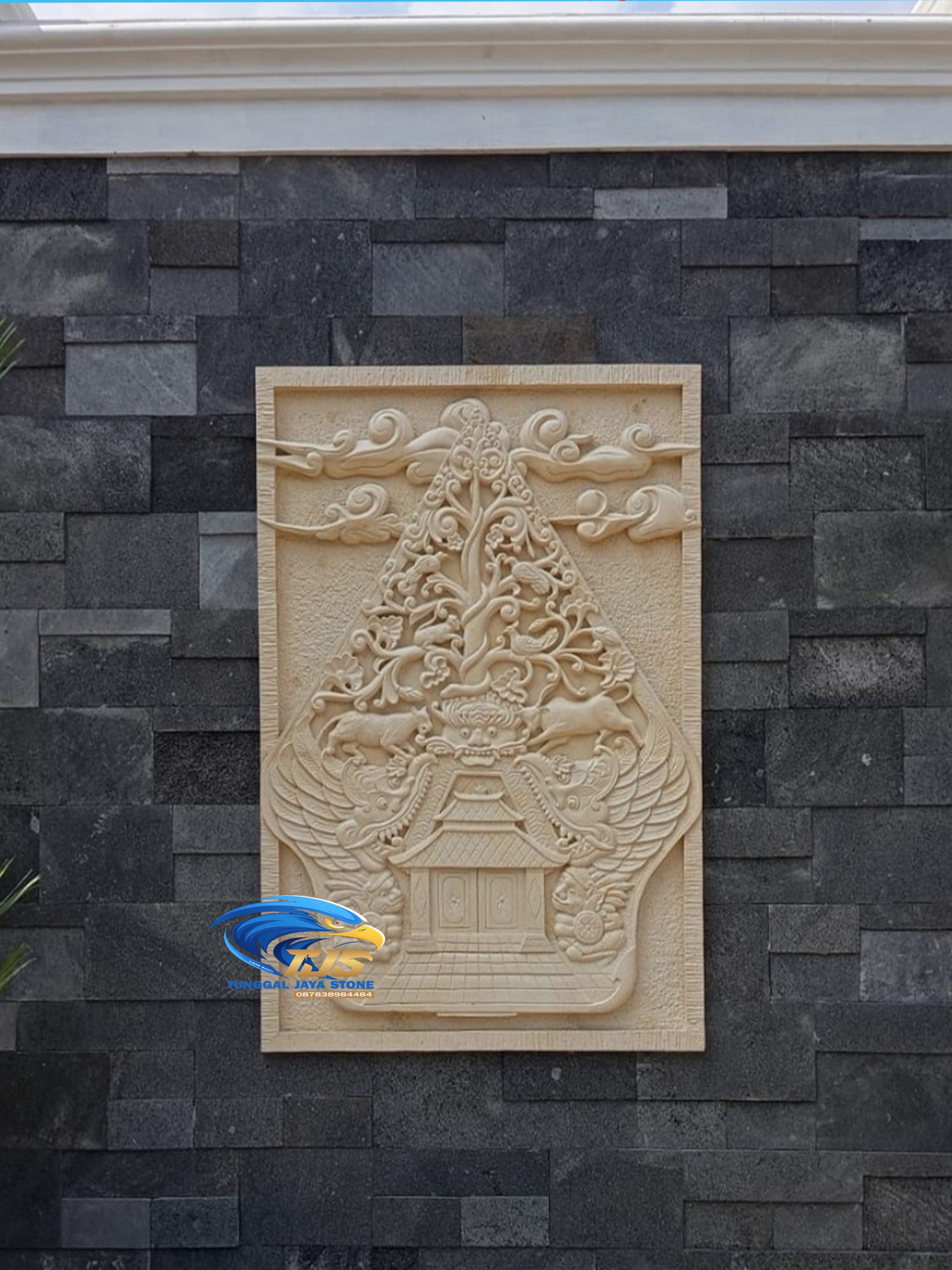 Ornamen batu alam motif kekayon wayang ukiran relief untuk hiasan dinding rumah
